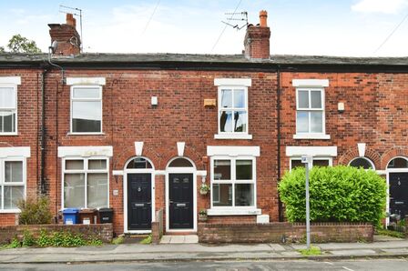 2 bedroom Mid Terrace House for sale