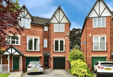 4 bedroom Mid Terrace House for sale