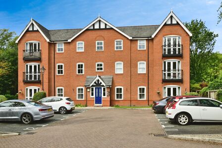 Grosvenor Court, 2 bedroom  Flat for sale, £250,000