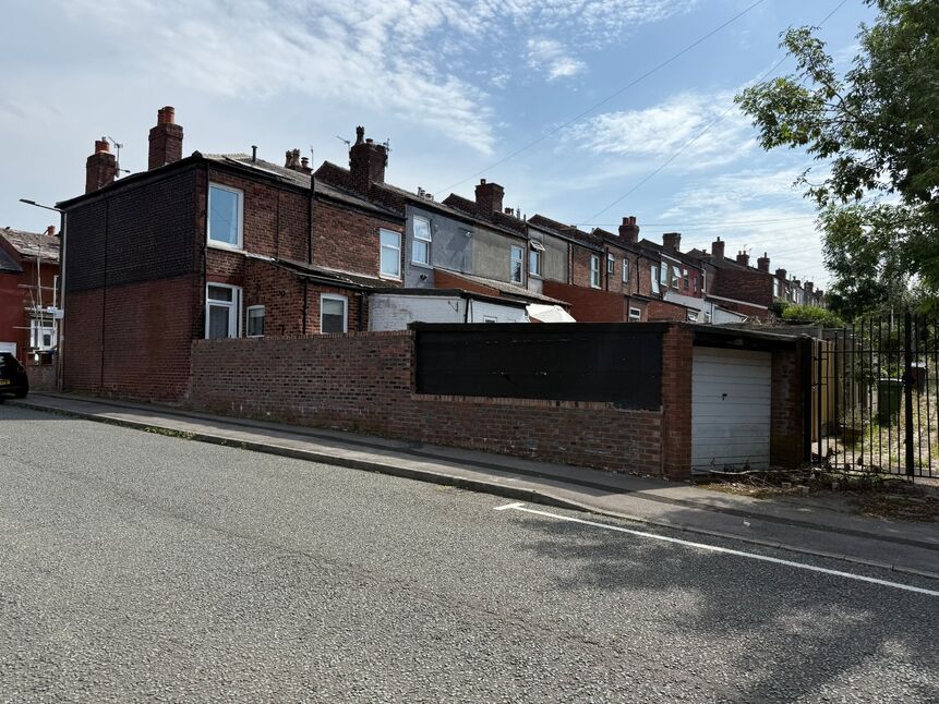 Main image of 2 bedroom End Terrace House for sale, Yule Street, Stockport, Greater Manchester, SK3