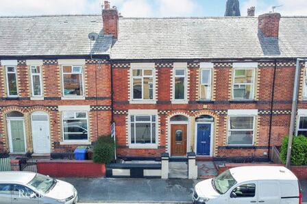 3 bedroom Mid Terrace House for sale