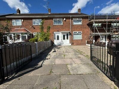 3 bedroom Mid Terrace House for sale