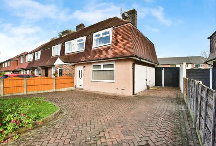 Shayfield Drive, 3 bedroom End Terrace House for sale, £250,000