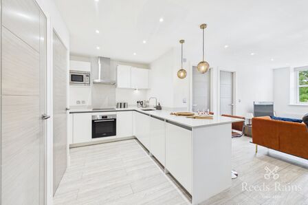 Eden Place, 1 bedroom Flat to rent, &pound;950 pcm