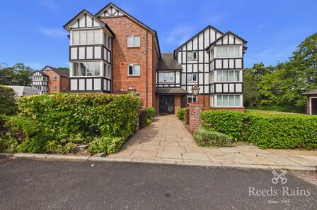 Schools Hill, 2 bedroom Flat for sale, &pound;240,000