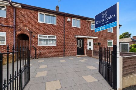 3 bedroom Mid Terrace House for sale