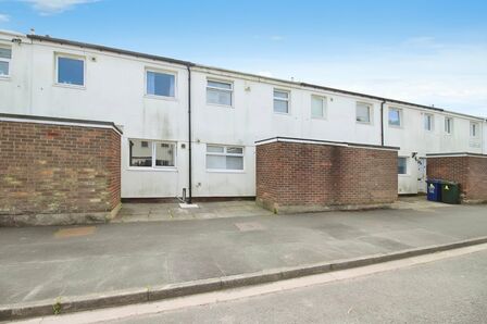 3 bedroom Mid Terrace House to rent