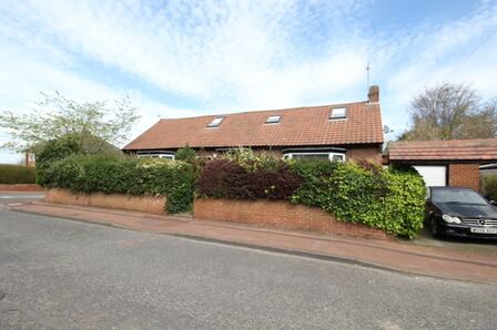 Benwell Hill Road, 3 bedroom Detached Bungalow for sale, £235,000