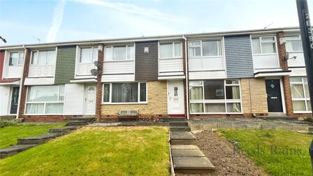 3 bedroom Mid Terrace House for sale