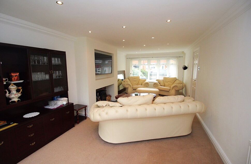 Lounge / Dining Area