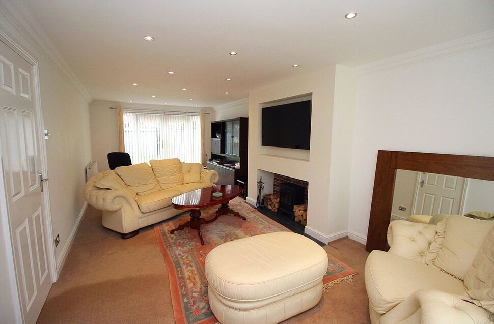 Lounge / Dining Area