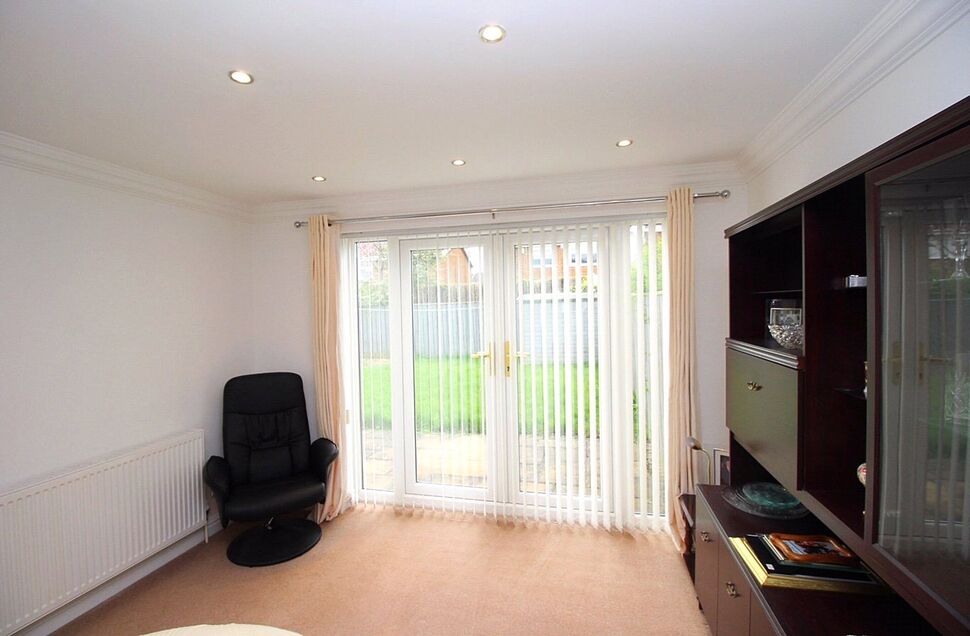 Lounge / Dining Area
