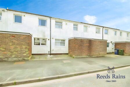 3 bedroom Mid Terrace House for sale