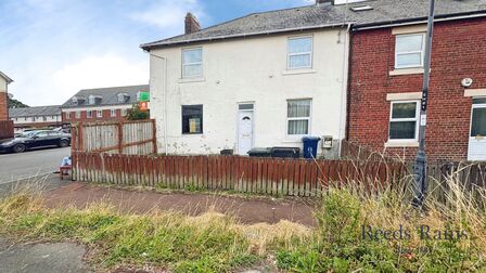 Hawthorn Street, 3 bedroom End Terrace Flat for sale, &pound;90,000