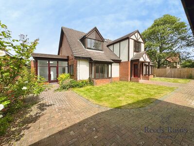 The Avenue, 5 bedroom Detached House for sale, &pound;875,000