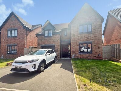 Eagle Way, 4 bedroom Detached House for sale, &pound;450,000