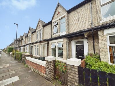 3 bedroom Mid Terrace House for sale