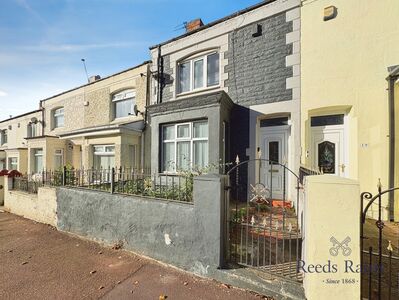3 bedroom Mid Terrace House for sale