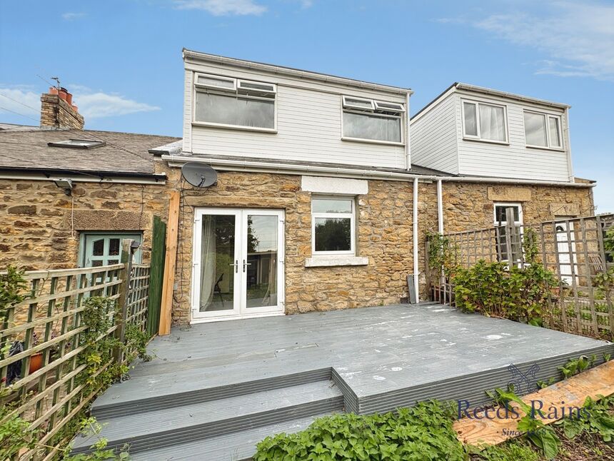 3 bedroom Mid Terrace House for sale