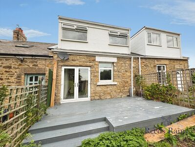 3 bedroom Mid Terrace House for sale