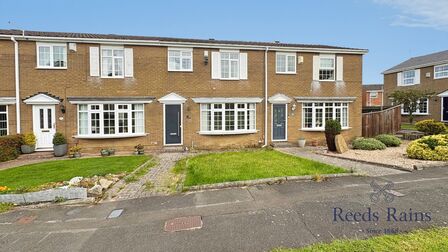 Grosvenor Court, 3 bedroom Mid Terrace House to rent, &pound;1,200 pcm