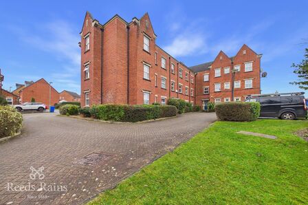 Alma Wood Close, 2 bedroom Flat to rent, &pound;750 pcm