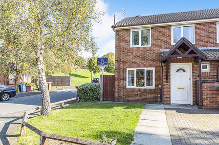 Dutch Barn Close, 3 bedroom Semi Detached House to rent, &pound;900 pcm