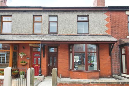 3 bedroom Mid Terrace House for sale