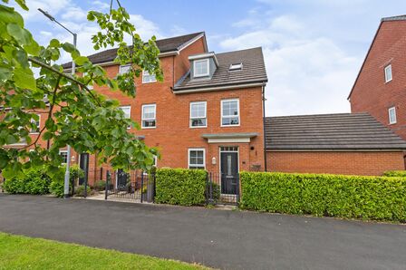 4 bedroom End Terrace House to rent