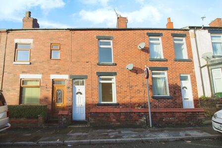 Croft Road, 2 bedroom Mid Terrace House to rent, &pound;700 pcm