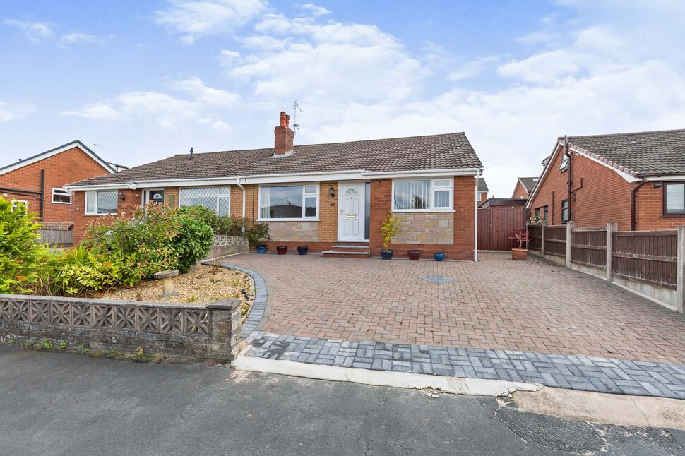 Main image of 4 bedroom Semi Detached House to rent, Yeadon Grove, Chorley, Lancashire, PR7