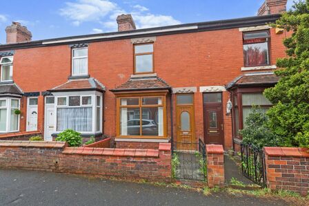 Poplar Street, 2 bedroom Mid Terrace House to rent, &pound;850 pcm