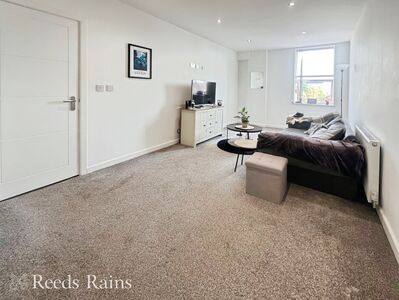 1 bedroom  Flat for sale