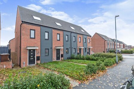 3 bedroom Mid Terrace House to rent