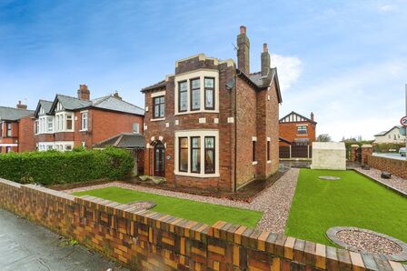Park Road, 3 bedroom Detached House for sale, £300,000