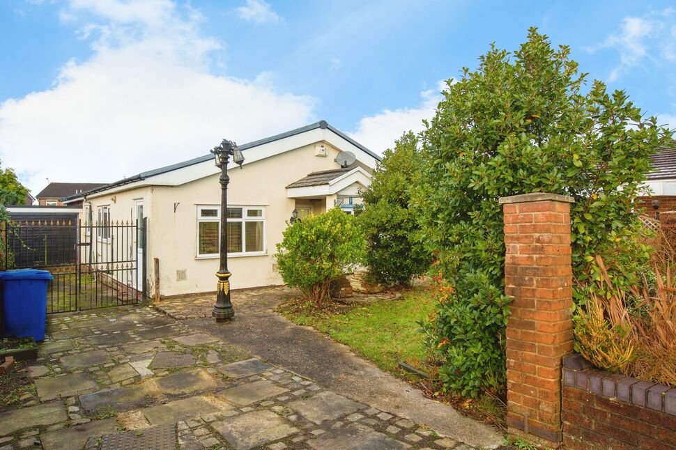 3 bedroom Detached Bungalow for sale, Baytree Road, ClaytonleWoods