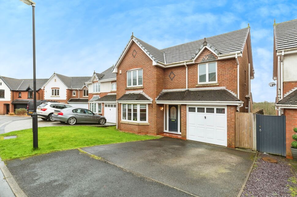 4 bedroom Detached House for sale, Delph Way, WhittleleWoods, PR6 £375,000
