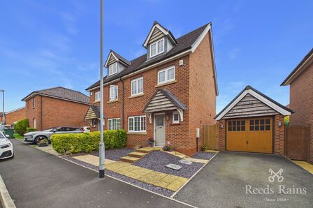 4 bedroom Semi Detached House for sale
