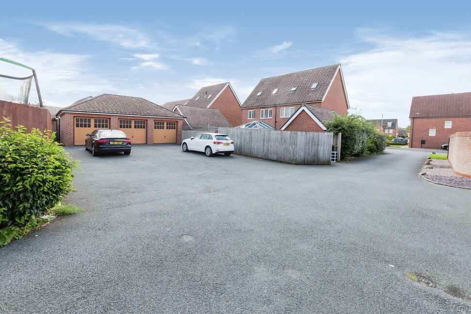 3 bedroom Detached House for sale, Welch Walk, Buckshaw Village, PR7 £280,000