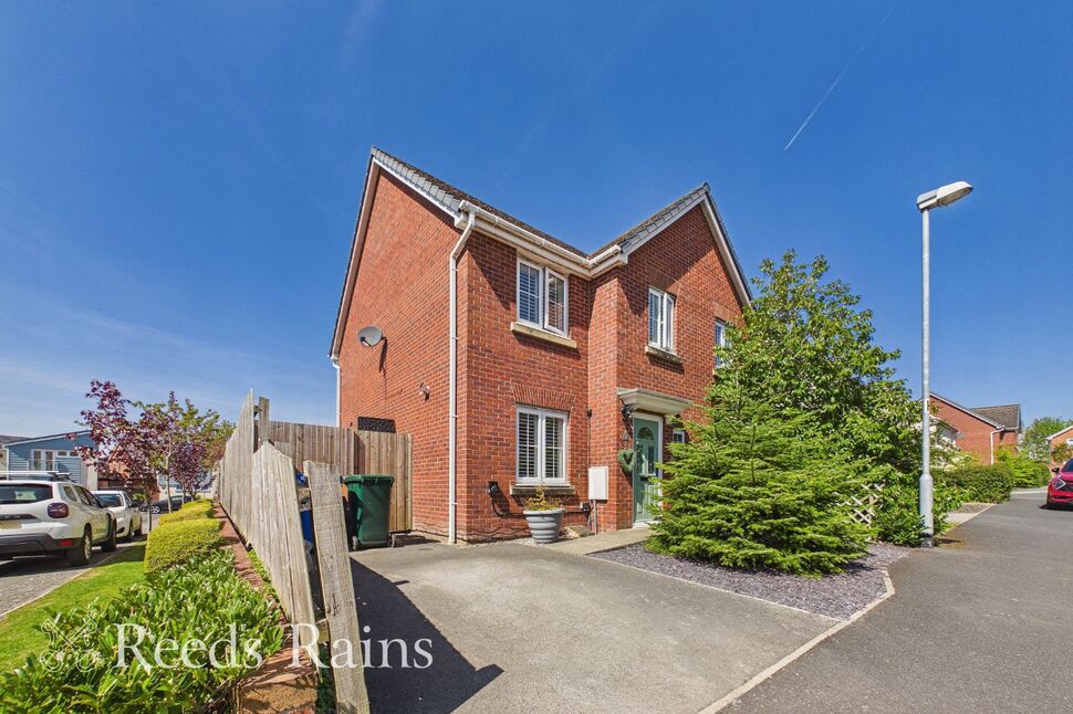 3 bedroom Semi Detached House for sale