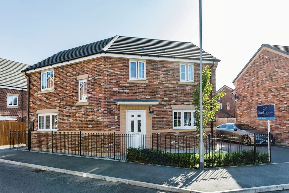 3 bedroom Detached House for sale, Welch Walk, Buckshaw Village, PR7 £280,000