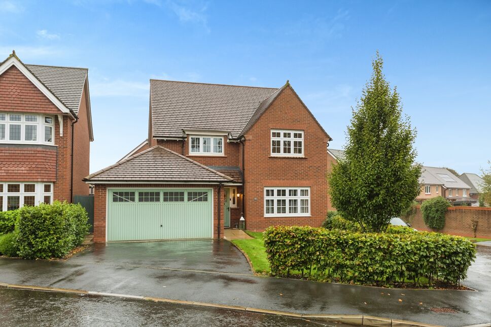 4 bedroom Detached House for sale, Berry Avenue, WhittleleWoods, PR6 £510,000