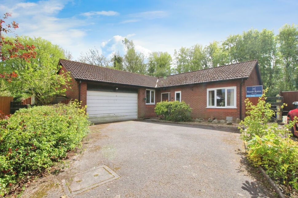 3 bedroom Semi Detached House for sale, Chorley Old Road, Whittlele