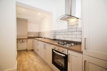 2 bedroom Mid Terrace House to rent