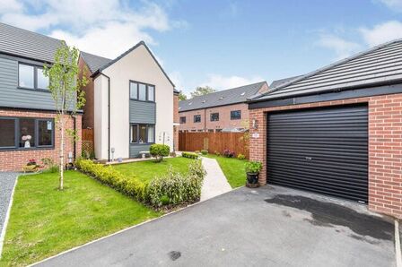Lincoln Drive, 3 bedroom Detached House to rent, £1,300 pcm
