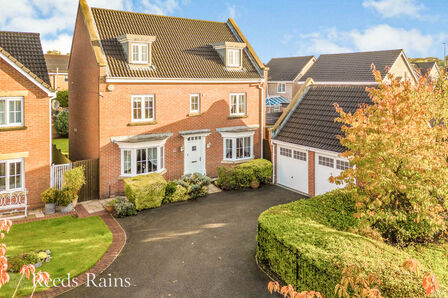 Broadstone Drive, 5 bedroom Detached House for sale, £425,000