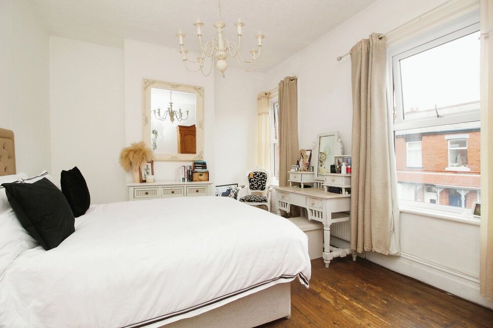 2 bedroom Mid Terrace House for sale, Hamilton Road, Chorley, PR7 £