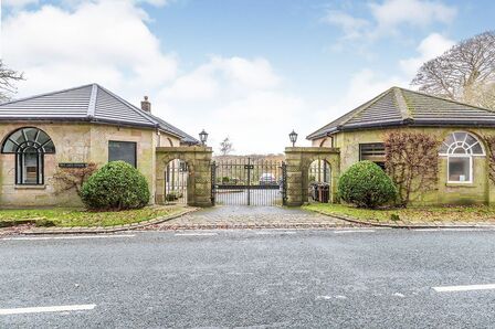 Billinge End Road, 1 bedroom Detached House to rent, £1,000 pcm