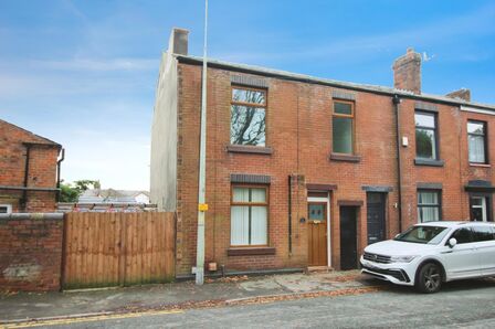 3 bedroom End Terrace House to rent