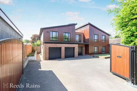 6 bedroom Detached House for sale
